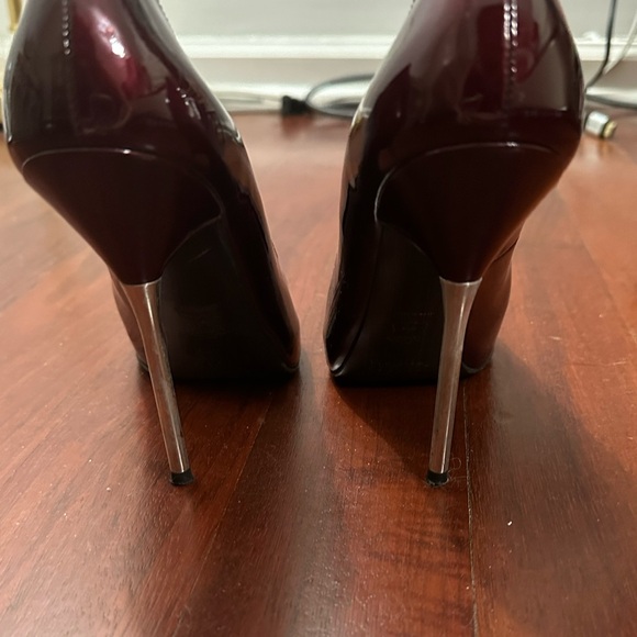 Stuart Weitzman Maroon Patent Leather Silver Heel - Picture 3 of 6